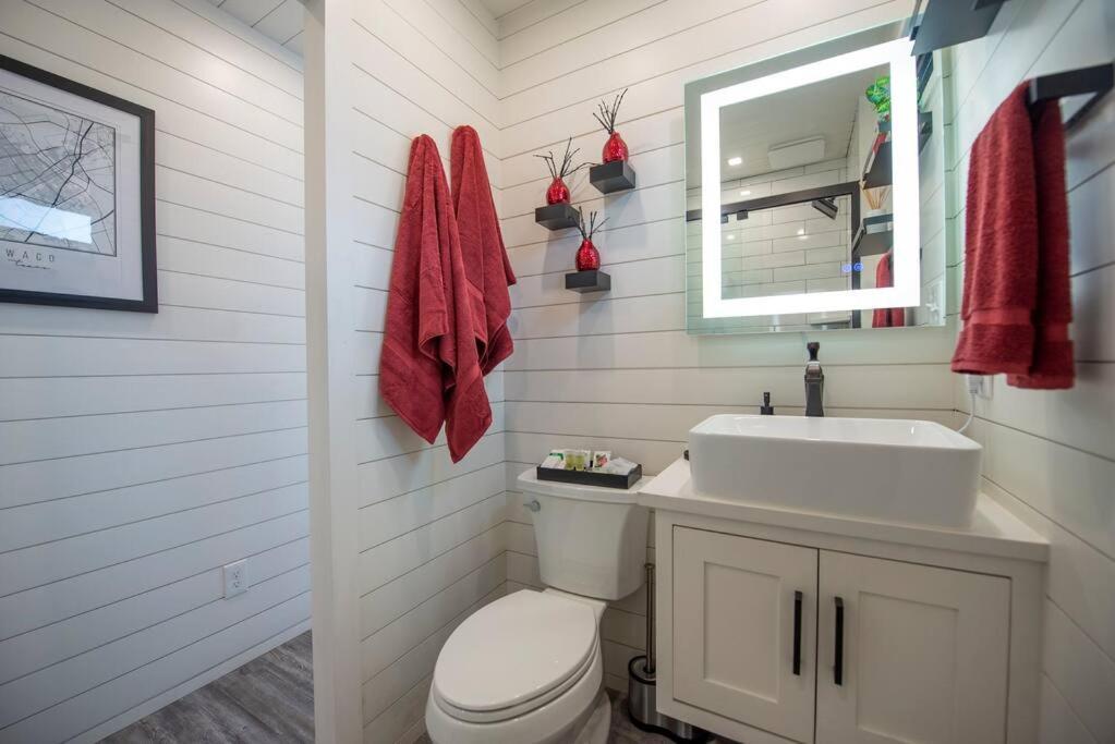 The Merlot House-Container Home 12 Min To Magnolia Bellmead Exterior foto